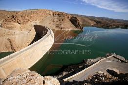 Image du Maroc Professionnelle de  Le barrage Laghrasse "dit barrage Hassan II", il se situe à 50 km au sud est de Taourirte au nord du Maroc, Samedi 10 Février 2006, ce barrage fournit en eau potable  le barrage Mohammed V qui sert de lien pour Machraa Hammadi,  ce dernier permet l'approvisionnement des centre de Taourirte et El Aïoun Sidi Mellouk. (Photo / Abdeljalil Bounhar) 